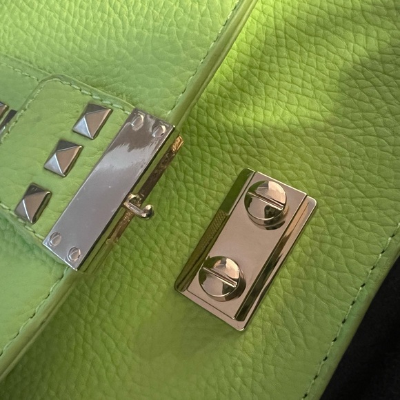 BCBG lime green gold chain purse crossbody or shoulder NEW handbag - Picture 3 of 10